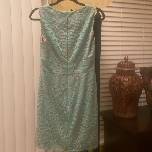 Stunning BCBG MAXAZRIA cocktail dress. - Picture 2 of 4